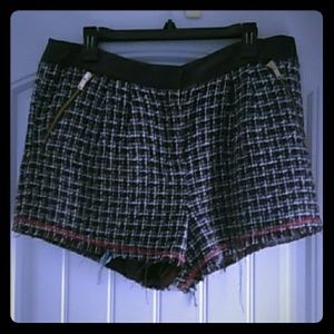 Dress shorts with pockets